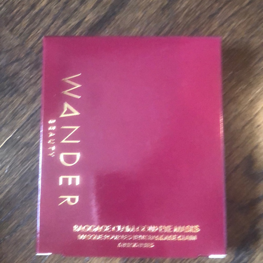 Wander Beauty Baggage Claim Gold Eye Mask